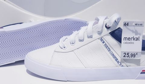 side image for MERKAL OFF-WHITE NYC PLIMPSOLLS - SIZE 43/9 - 1